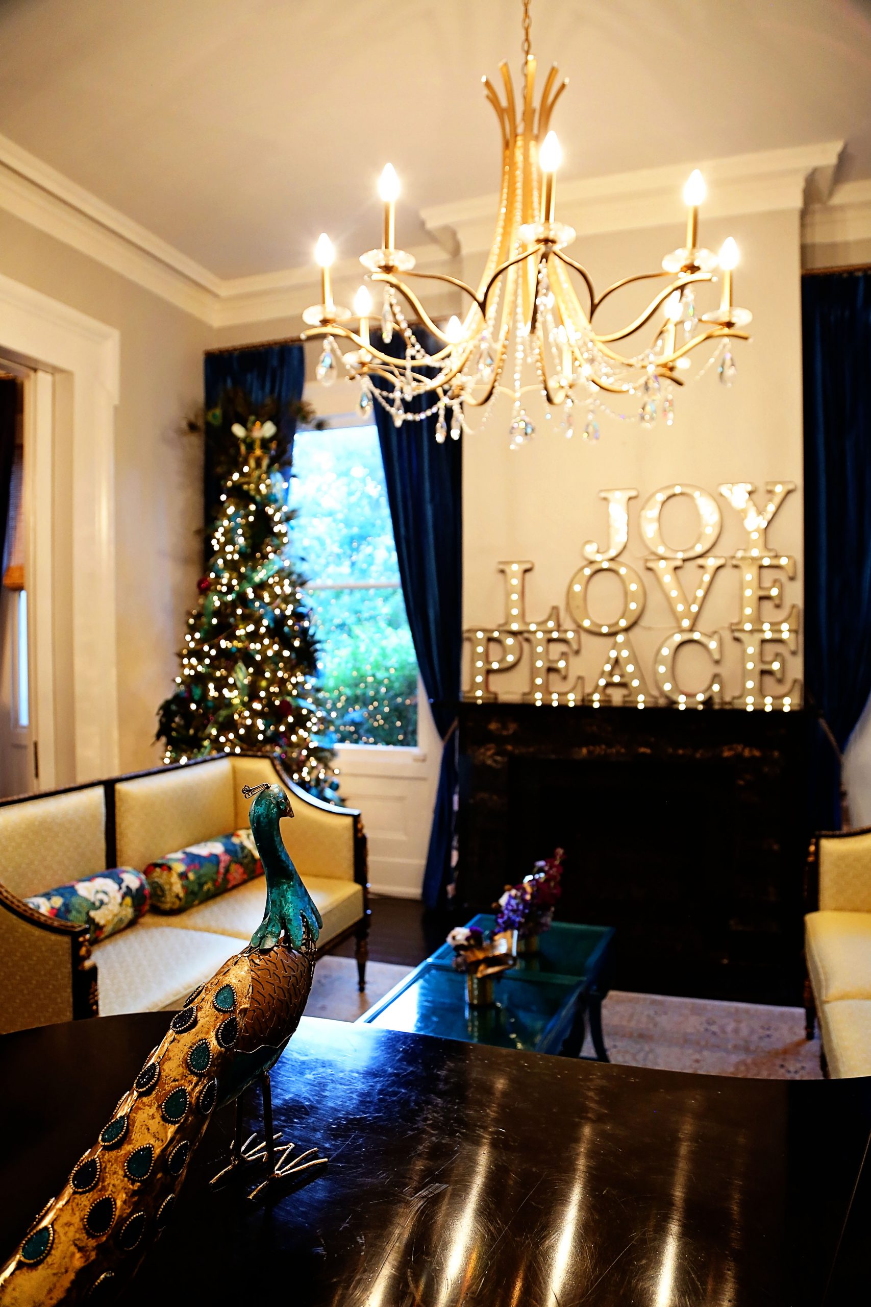 new orleans, staging, stager, bespoke staging and design, bespoke nola staging and design, home stager, home staging, real estate staging, real estate stager, property staging, staging for christmas, decorate for christmas, christmas decor, christmas staging, holiday staging, holiday decorating, holiday interiors, christmas decoration